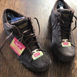 Woman’s NWT sketchers relaxed fit size 7